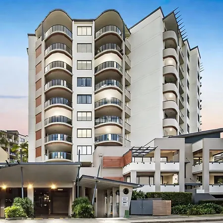 Apartment Resort-style 3br River And Hosp Parking And Pool *