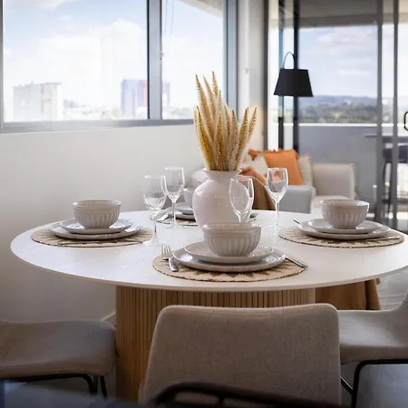 Luxury 2bed2bath With Pool, Parking, Gym And Views *