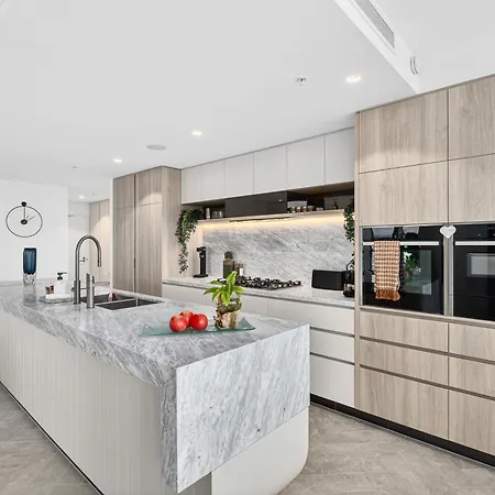 3 Bedroom Luxury In The Sky Apartment Brisbane