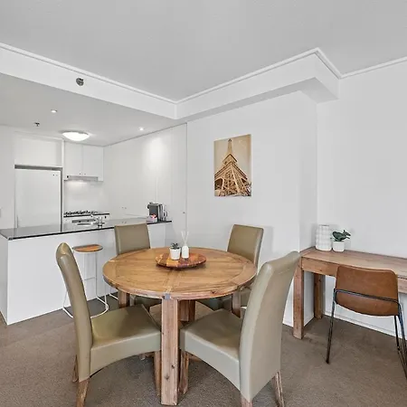 With Stunning River Views Up To 6 Guests And 2 Parking Apartment