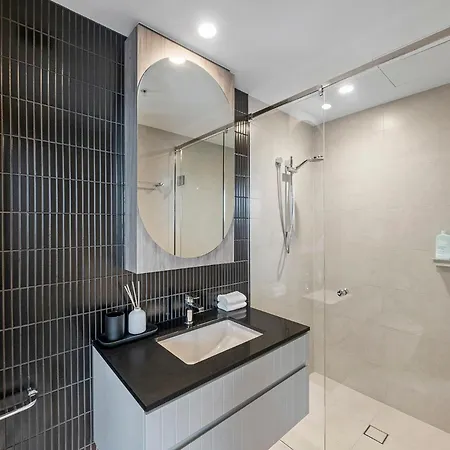 One Sky - Sleep 6 - Pools Cinema Sauna Gym Free Parking Apartment *