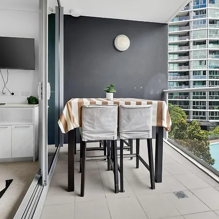 Portside Luxe Retreat 2br Free Parking & Pool Brisbane