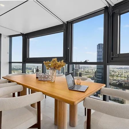 3 Bedroom Luxury In The Sky Apartment Brisbane