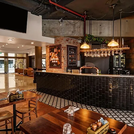 Pool & Gym Apartment Brisbane