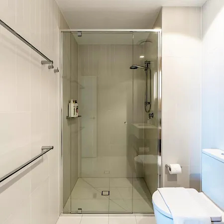 Queens Wharf Charm W/ Balcony Views - Lv 15 -