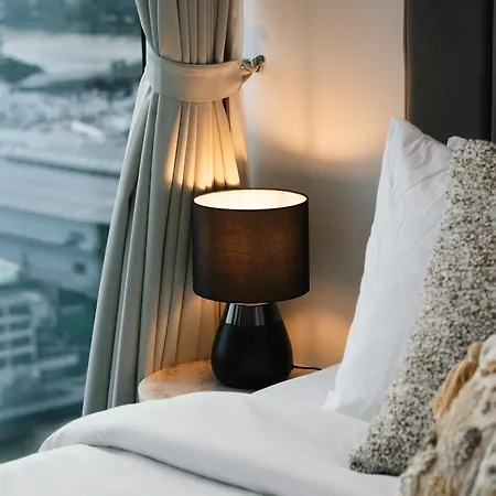 2b2b High Floor With Riverview & Parking Brisbane
