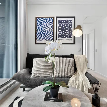 Portside Luxe Retreat 2br Free Parking & Pool