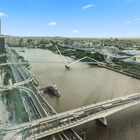 2b2b High Floor With Riverview & Parking Apartment
