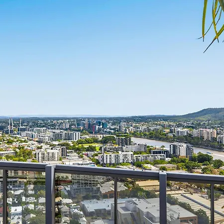 Apartment 31f Premium 3br Skyline River Views One