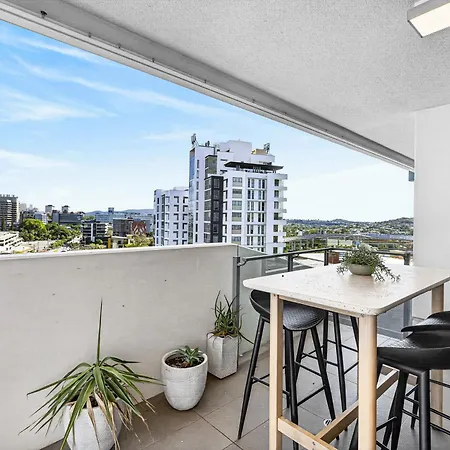 Luxury 2bed2bath With Pool, Parking, Gym And Views Apartment *