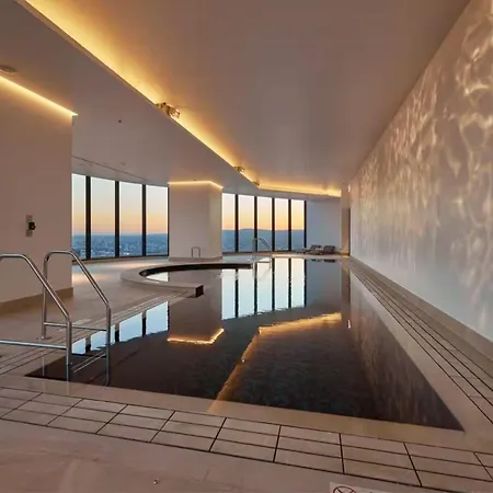 Apartment One Sky - Sleep 6 - Pools Cinema Sauna Gym Free Parking Brisbane