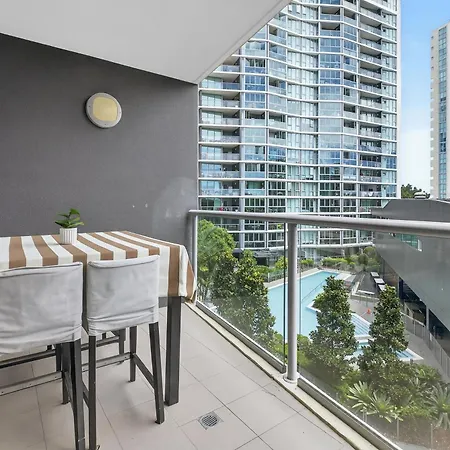 Portside Luxe Retreat 2br Free Parking & Pool Brisbane