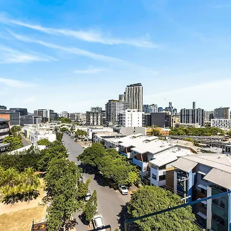 Luxury 2bed2bath With Pool, Parking, Gym And Views * Brisbane