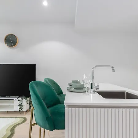 Matcha Madness Zen Escape - Riverfront Apartment Brisbane