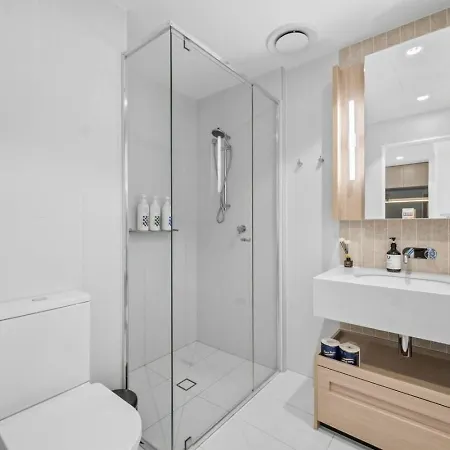 Landmark Queens Wharf 1br Wit Pool Gym And View Apartment *