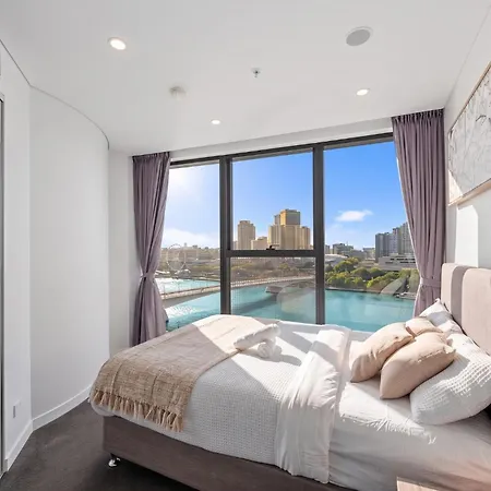 One Sky - Sleep 6 - Pools Cinema Sauna Gym Free Parking Apartment *