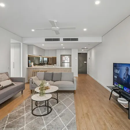 2b2b High Floor With Riverview & Parking *