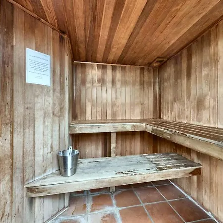 Two-bedroom Escape I Mantra On Queen Apartment