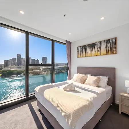 One Sky - Sleep 6 - Pools Cinema Sauna Gym Free Parking Apartment Brisbane