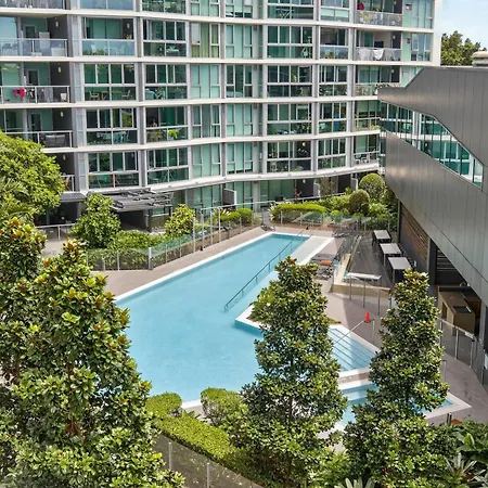 Portside Luxe Retreat 2br Free Parking & Pool * Brisbane