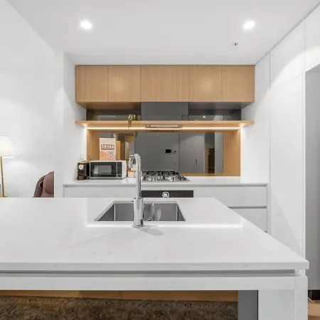 Landmark Queens Wharf 1br Wit Pool Gym And View *