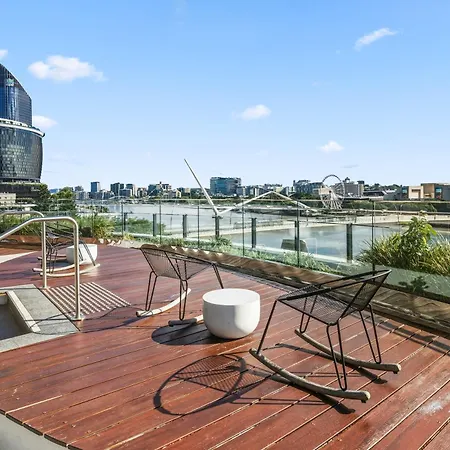 2b2b High Floor With Riverview & Parking Brisbane