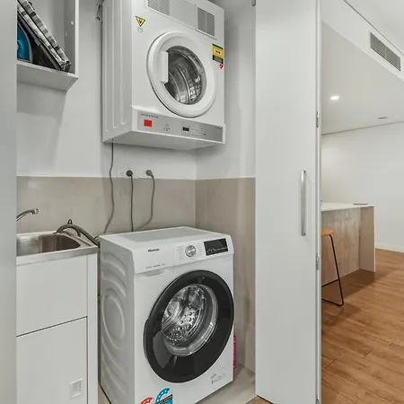 2b2b High Floor With Riverview & Parking Brisbane