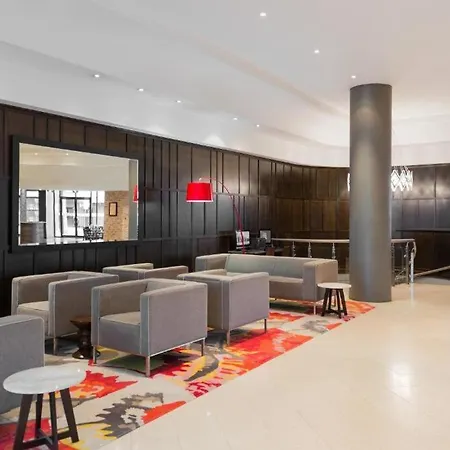 Two-bedroom Escape I Mantra On Queen Apartment *