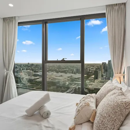 2b2b High Floor With Riverview & Parking Apartment
