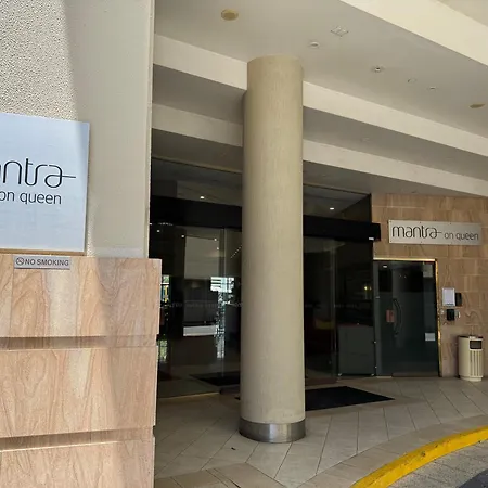 Two-bedroom Escape I Mantra On Queen Apartment