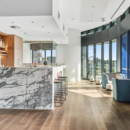 2b2b High Floor With Riverview & Parking Apartment Brisbane