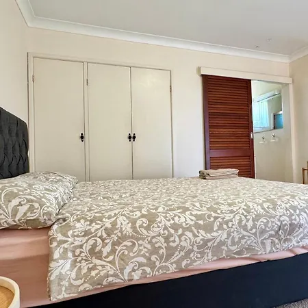 Homestay Walk To Market Square And Garden City! Macgregor