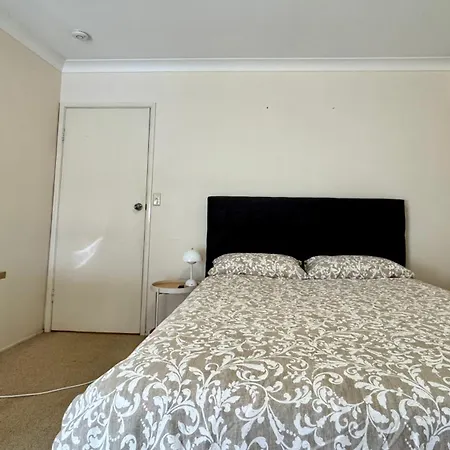 Homestay Walk To Market Square And Garden City! Macgregor *