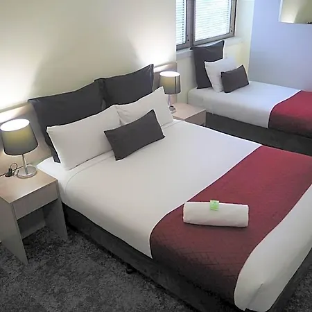 George Brisbane, Independent Collection By Evt 4* Brisbane