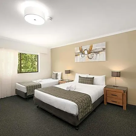 Mt Ommaney Aparthotel 3*