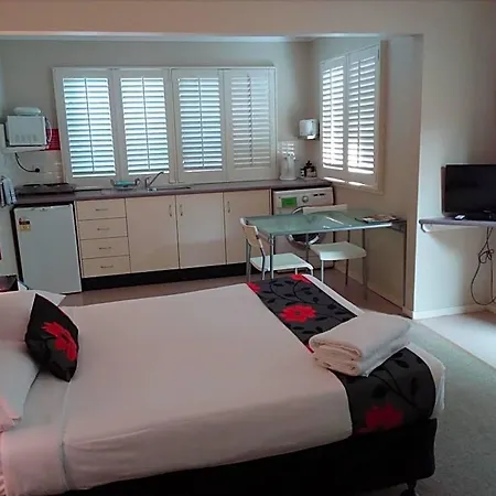 Street Aparthotel 3*
