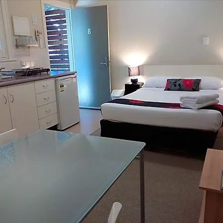 Street 3* Brisbane