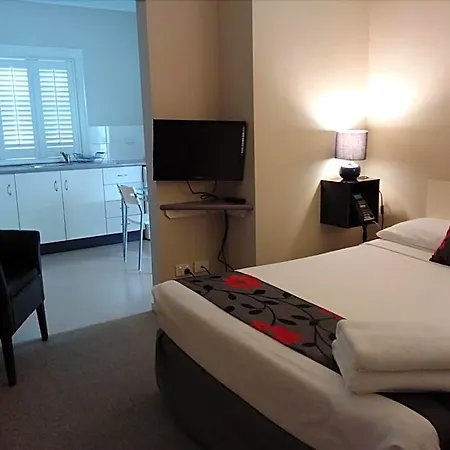Street Aparthotel