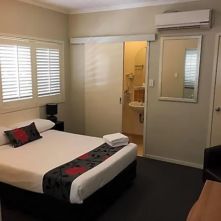 Street 3* Brisbane