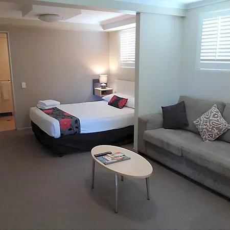 Street 3* Brisbane