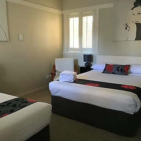 Street 3* Brisbane