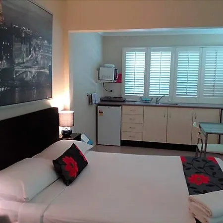 Street Aparthotel 3*