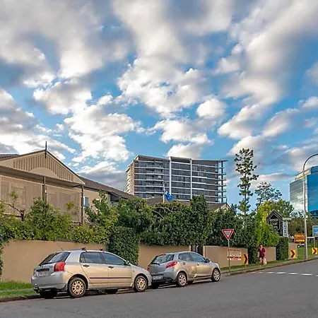 Benson Court 4*