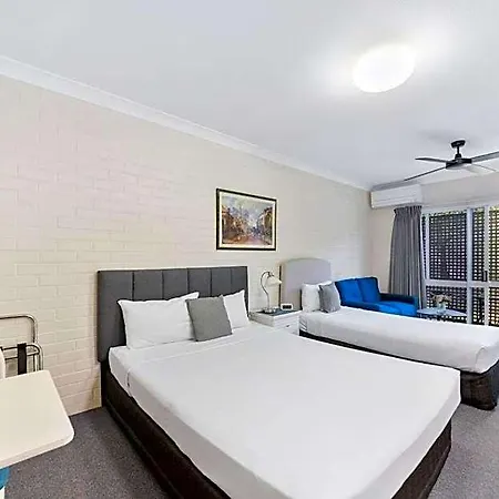 Benson Court 4*