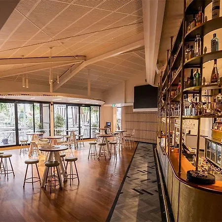 Calamvale And Conference Centre 5*