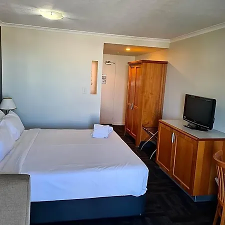 Airport Heritage Motel 4*