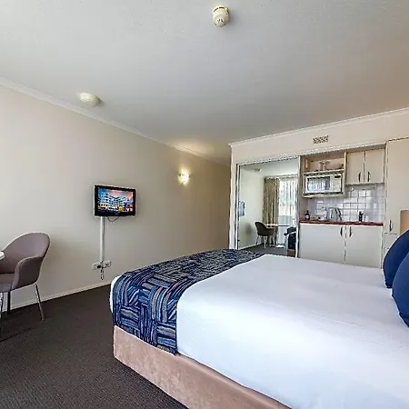 West End Aparthotel 4*