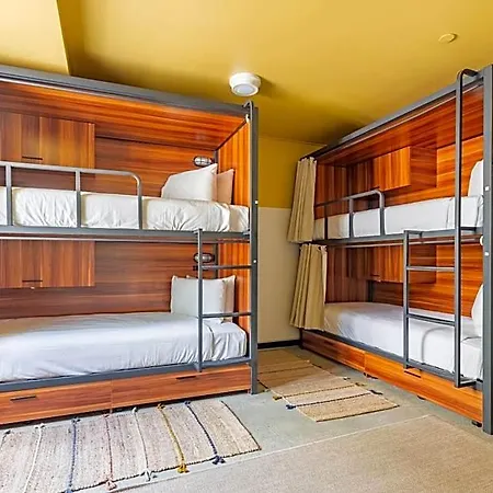 Roamer Hotel