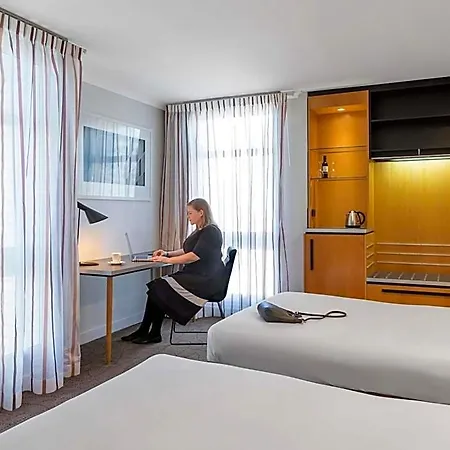 Mercure King George Square Hotel 4*
