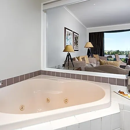 Royal On The Park Hotel